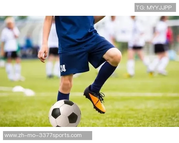 选择适合踢足球的鞋子技巧与推荐让你在场上更具优势